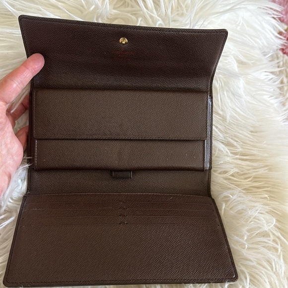 EUC Louis Vuitton international wallet - Picture 5 of 5